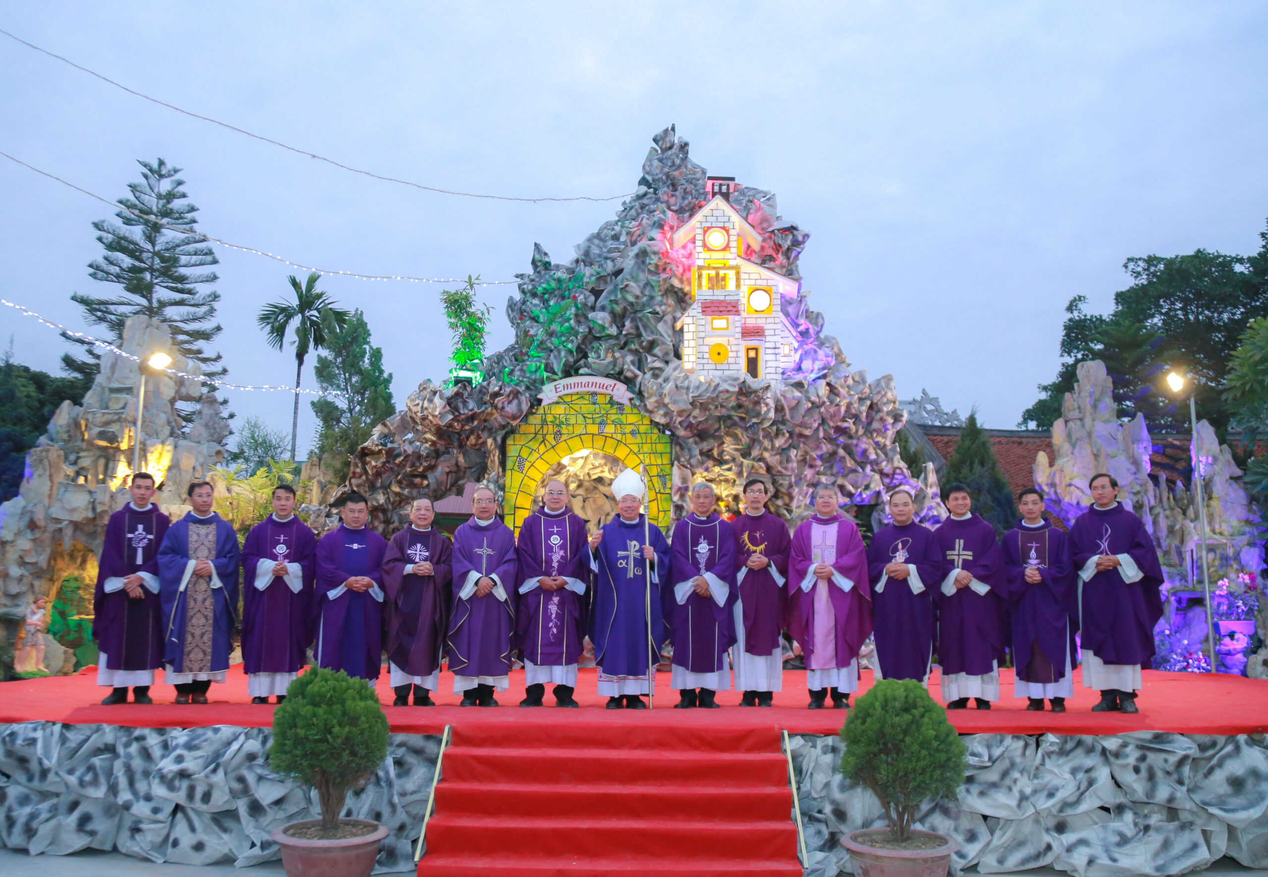 Đức Tổng Giuse và các Cha Đồng Tế trong Thánh Lễ