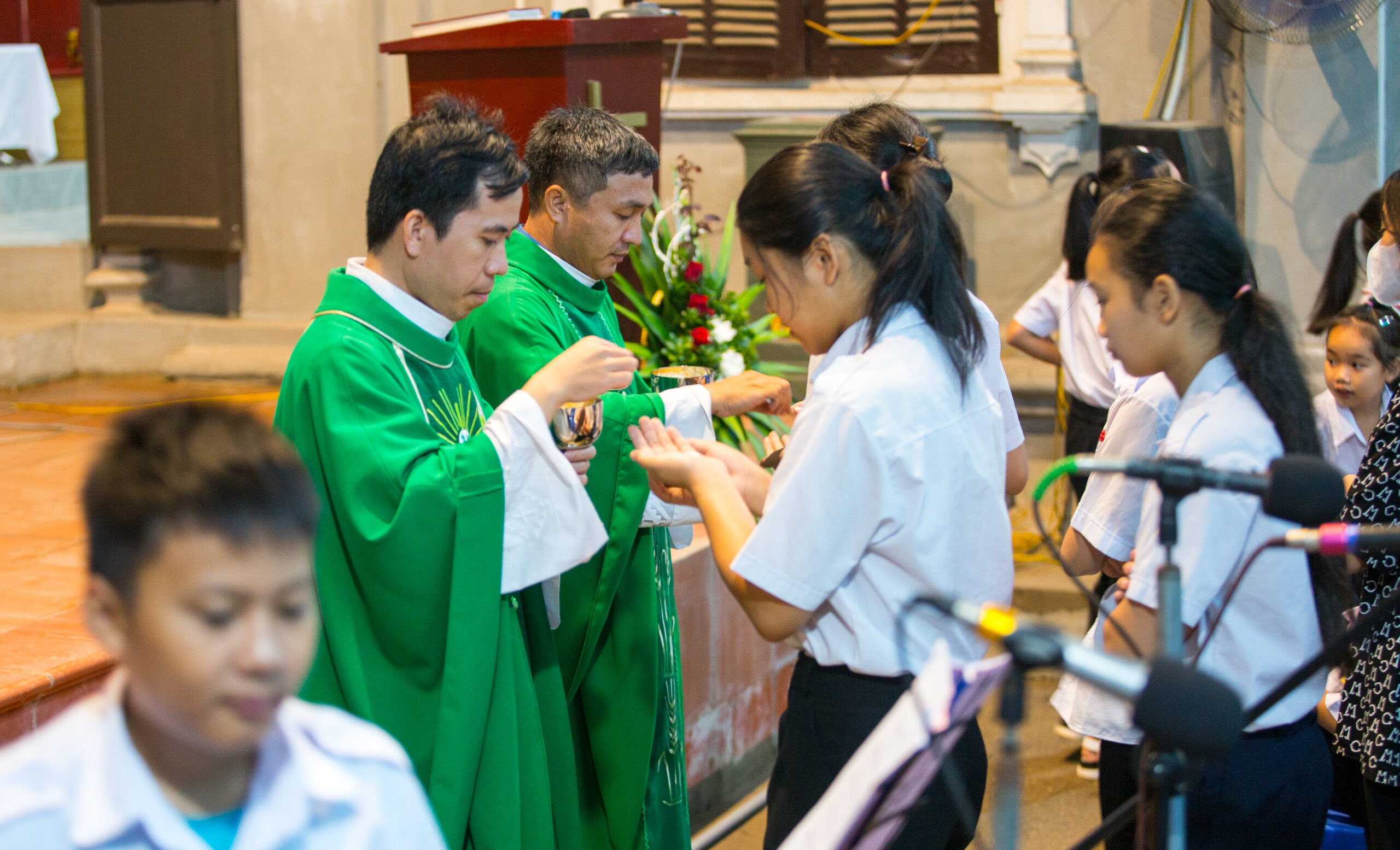 Thánh lễ Chúa Nhật tại Giáo họ Thanh Hà, Giáo xứ Nỷ
